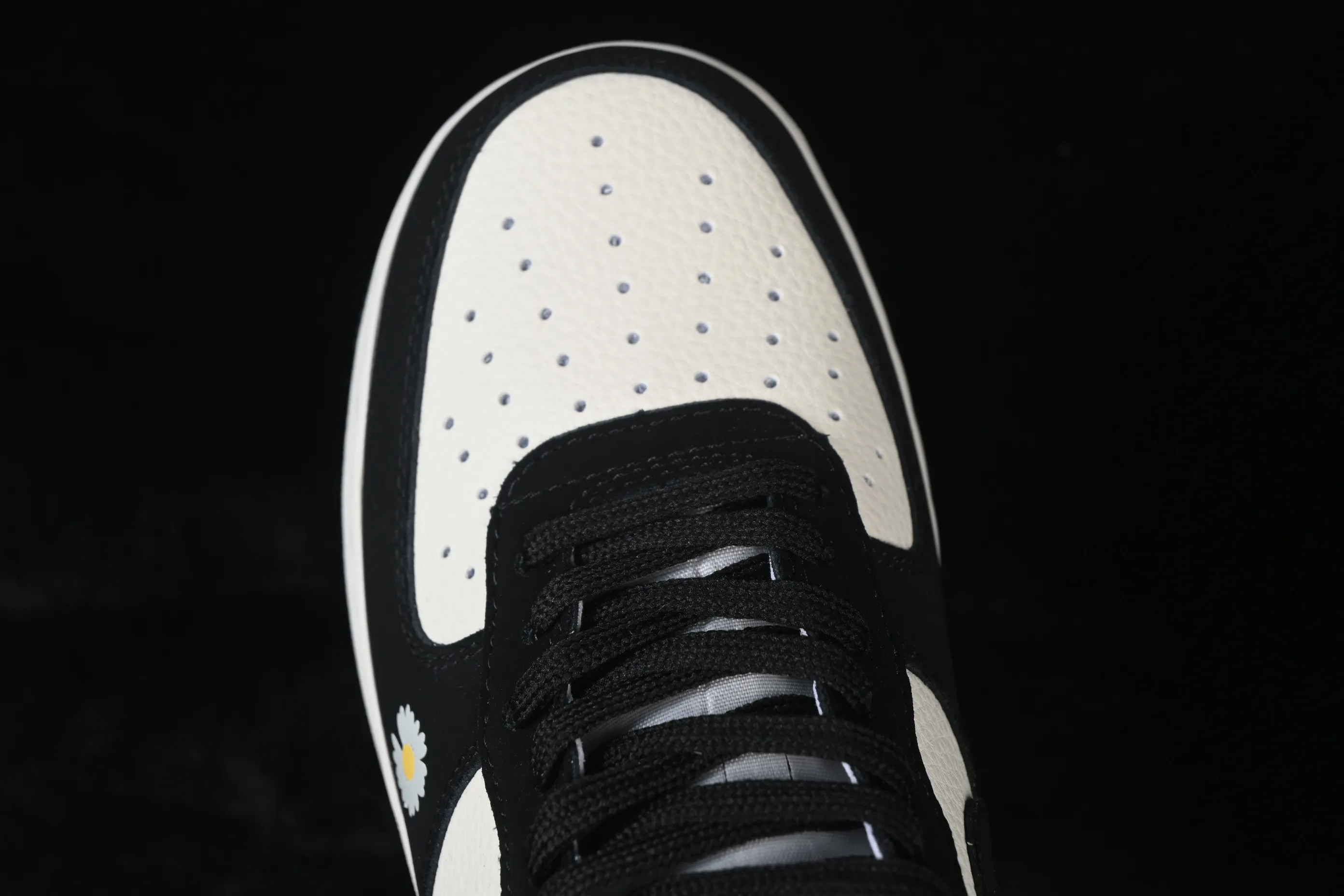 All categories Nk Air Force 1 Air Force series Nk Air Force 1 Low Air Force low-top Nike Air Force 1'07 Low G-Dragon co-branded Daisy beige black hook Air Force 1 low-top casual sneakers LD1999-002